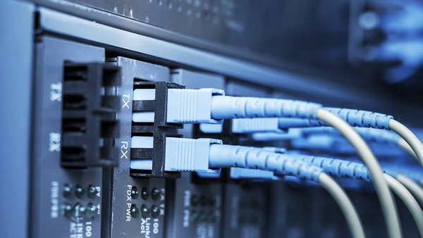 在实际应用中，需要根据通信需求和系统要求来选择合适的通信模式。